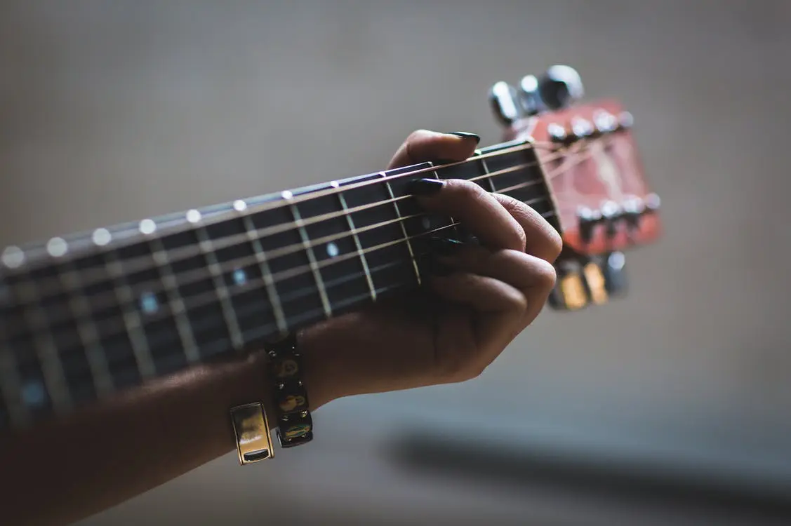 Mehr über den Artikel erfahren Wie stimme ich meine Gitarre?